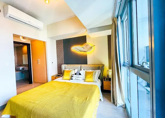 Ultra-luxury 3br Penthouse In Uptown Bgc Manila
